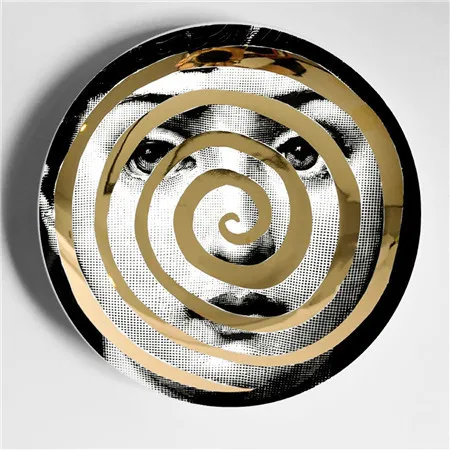 Burgundy Fornasetti фарфоровые декоративные настенные тарелки, аксессуары для украшения дома, украшения для кофейни, бара, ресторана, декора комнаты, подарок - Цвет: Burgundy