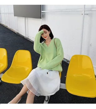 

2020 WOMENPassenger supply yarn autumn and winter new V-neck basic solid color sweater shirt loose pullover sweater base