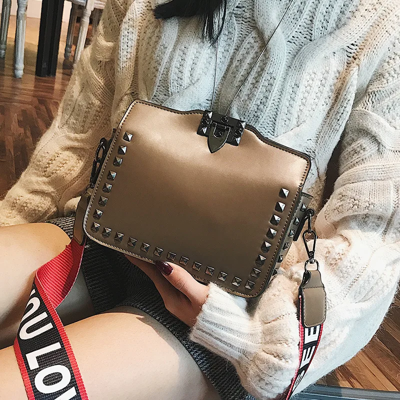 

2019 new style national wind-lock small square bag rivet single-shoulder oblique-span hand-held women's bag