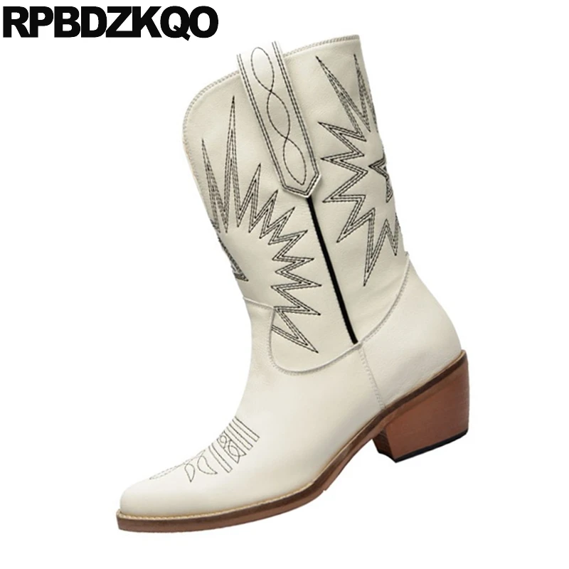 Осенние брендовые ковбойские женские ботинки до середины икры с острым носком, размеры 34 ковбойские ботинки с массивным каблуком и вышивкой