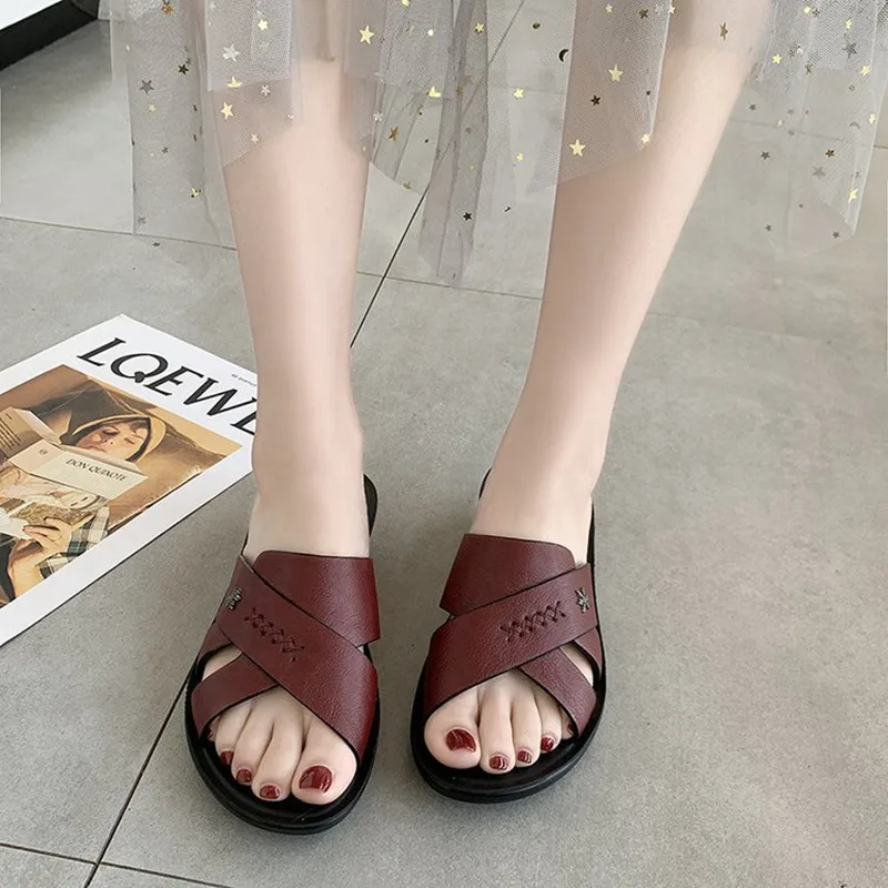 Summer outdoor wear mother slippers fashion middle-aged flat-bottomed elderly non-slip sandals soft-soled women's sandals