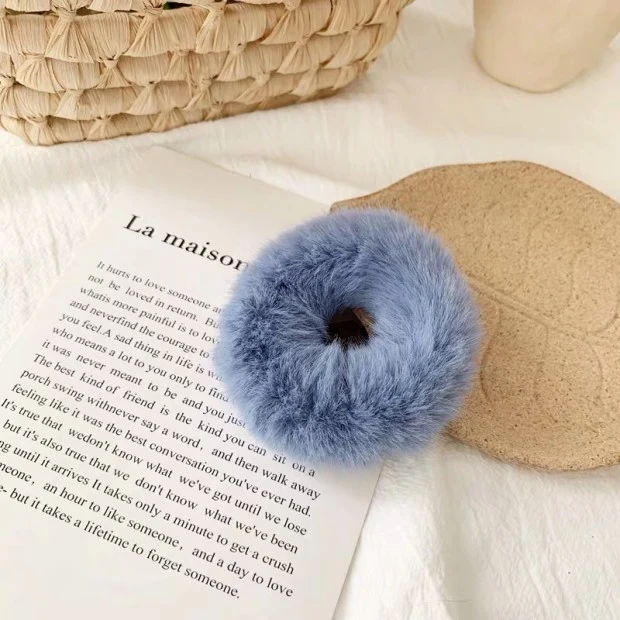 Blue Новинка, 11 цветов, милые разноцветные меховые мягкие эластичные резинки для волос для женщин и девушек, зимние резинки, держатель для конского хвоста, модные аксессуары для волос - Цвет: Blue