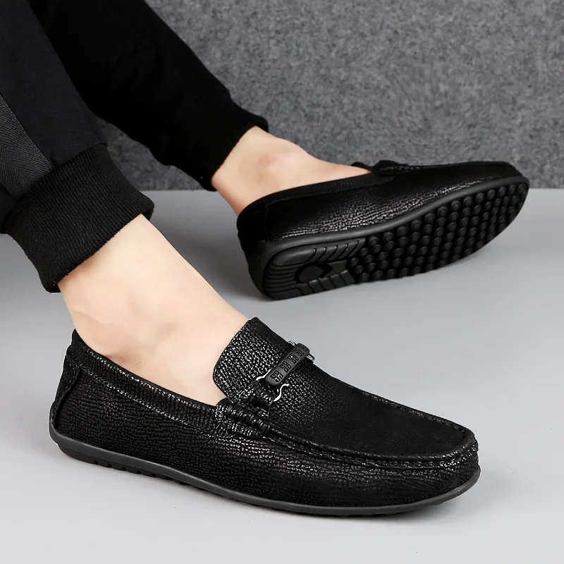

New Fashion Men's Shoes Spring Style Canvas Men Loafers Comfortable Leather Shoes Men Flats Metal Decoration Driving Shoes %2006