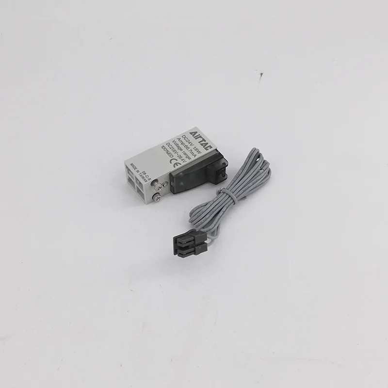 Оригинальный micro Соленоидный клапан AirTAC 3 ходовой с кабелем 0 5 м ручным штифтом и
