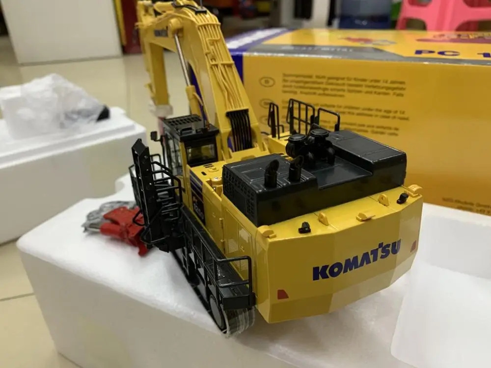 Экскаватор для демонтажа топлива NZG 9991 Komatsu масштаб 1:50 литая модель новая в