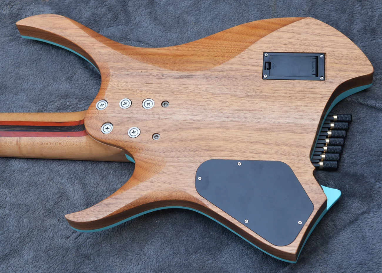 Fanned frets 7 Strings Headless Electric Guitar Eye Poplar 5-ply Roasted Maple Neck Ergonomic New bridge headless electric guitar