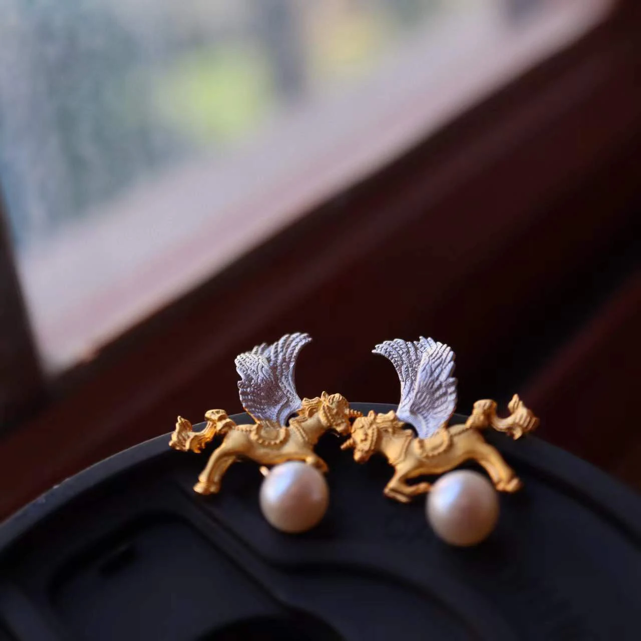 Рисунок 4 - Женские серьги-гвоздики из серебра