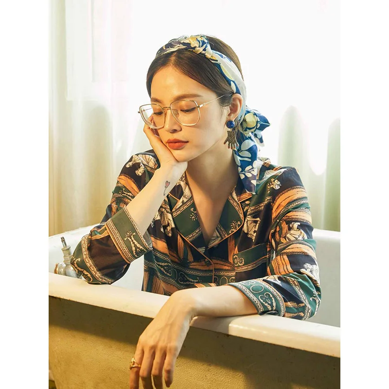High-quality pajamas women's ice silk retro printed long-sleeved trousers two-piece suit lapel simulation silk home clothes.