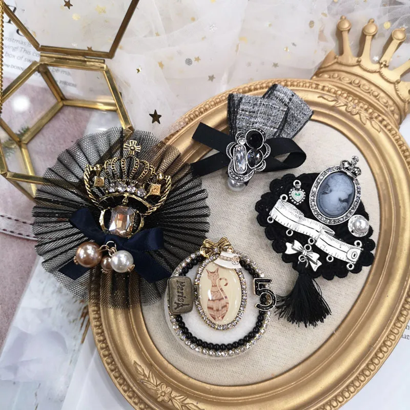 

Vintage Baroque Rhinestone Brooches Lace Pearl Crown Queen Cat Jewerly Luxury Pins Bowknot Clothing Accessories Gifts for Women