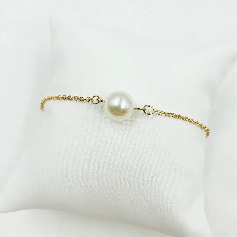 

American and European natural pearl bracelet has texture of freshwater pearl bracelet gold and silver