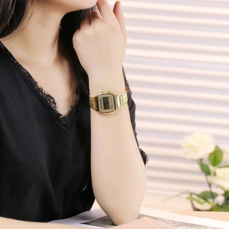 Трендовые электронный цифровой светодиодный часы Для женщин Для мужчин унисекс часы Классический цвета: золотистый, серебристый Винтаж Нержавеющая сталь Наручные часы
