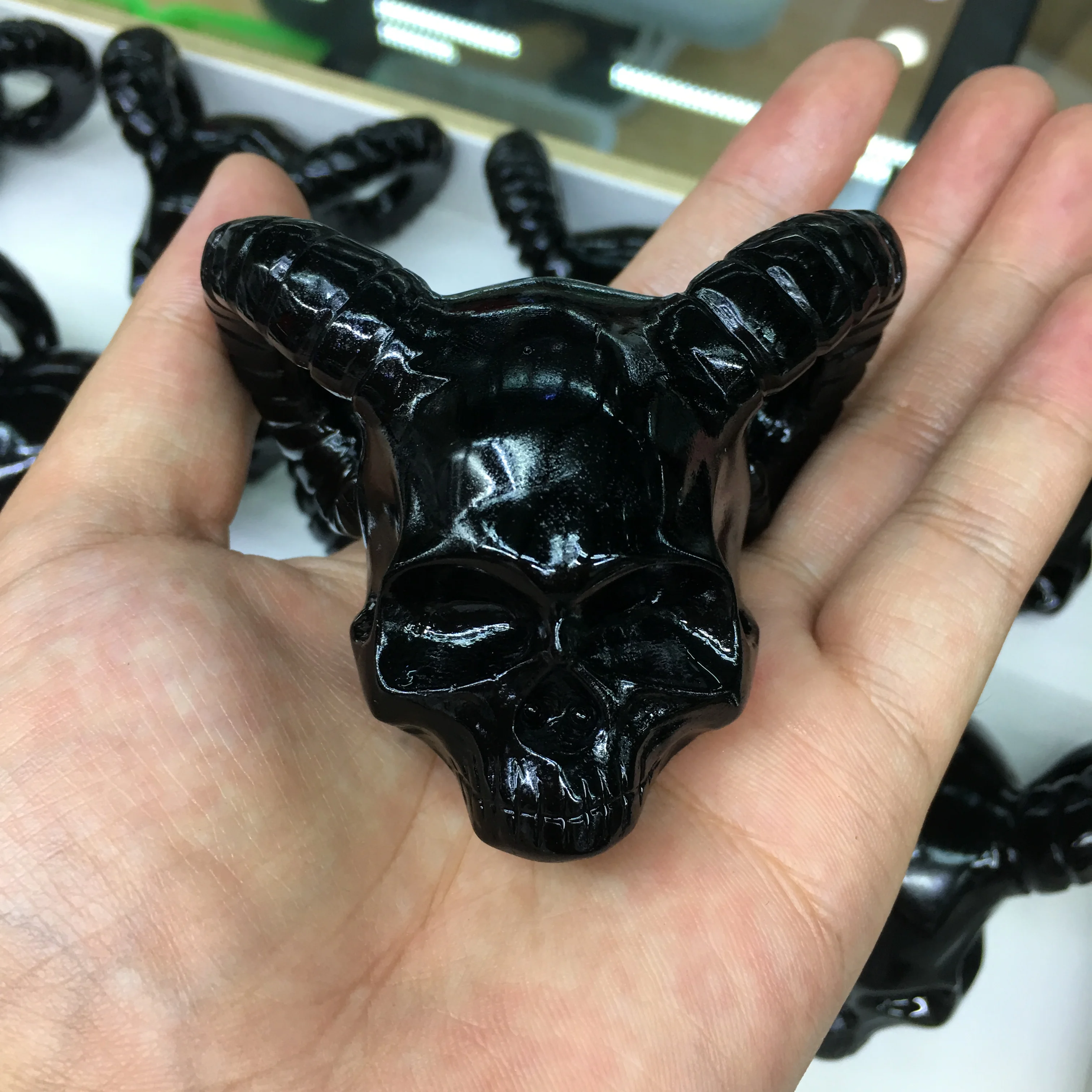 

1pc Natural Obsidian Croissant skullObsidian Carved Crystal Polished Quartz Healing Stones Gemstones For Home DIY Decorations