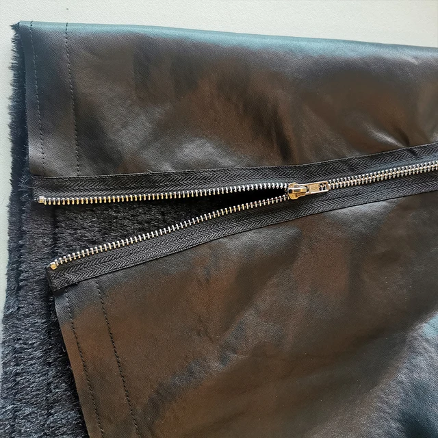 Loose-Zipper Long-Warm Wet-Look Killer Jacket 4
