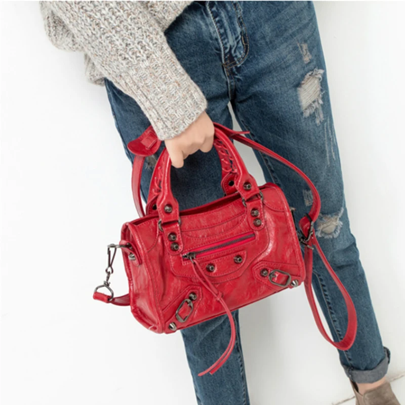 Bolso europeo de cuero PU para motocicleta para mujer, bandoleras cruzadas con remaches y borlas