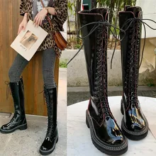 Mhysa/ г. Зимние Модные женские мотоциклетные ботинки из лакированной кожи Высокие сапоги до колена на молнии с перекрестными ремешками женская обувь с круглым носком