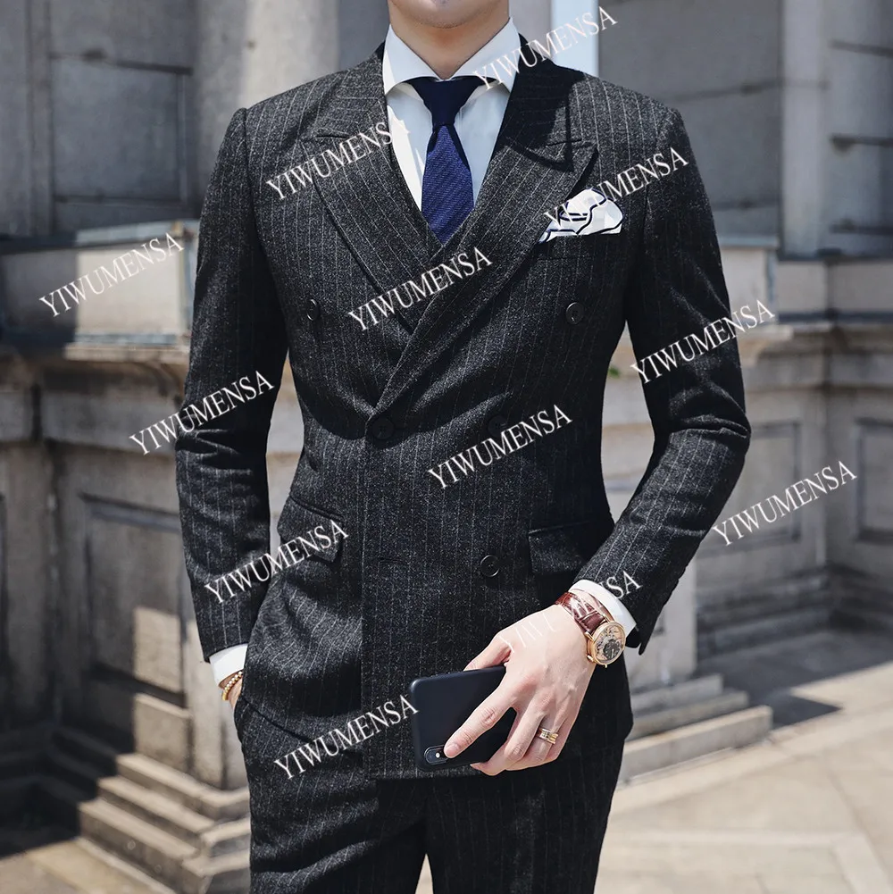 

YIWU Для мужчин SA шерстяное твидовое мужской костюм для выпускного вечера, Костюмы для жениха Для мужчин костюмы свадебные костюмы с остроконечным лацканом двубортный Черная курточка + штаны в полоску