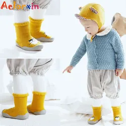 Chaussures de marche pour bébé fille et garçon, en velours, semelle en caoutchouc, chaussettes de sol pour enfants 