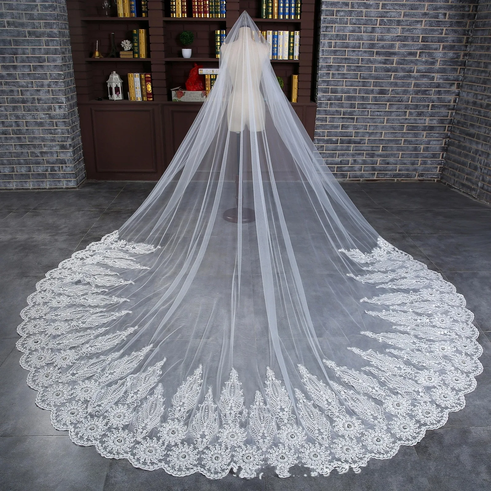 

New Arrival Lace Appliques Beaded Cathedral Wedding veil White Ivory Wedding accessories Welon voile mariage Sexy Bridal veils