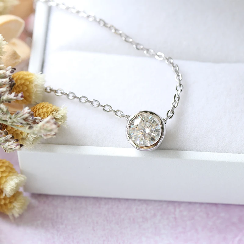 moissanite-pendant-necklace