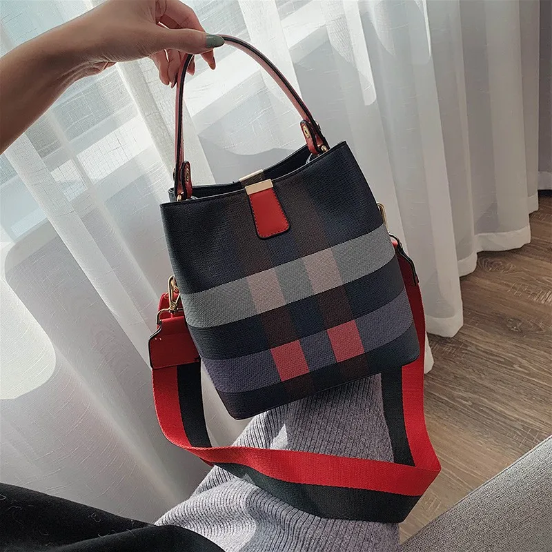 

Stripe Pattern Women Bucket Shoulder Bag Large Capacity Vintage Quality Leather Lady Handbag Luxury Designer Louis Brand CC GG