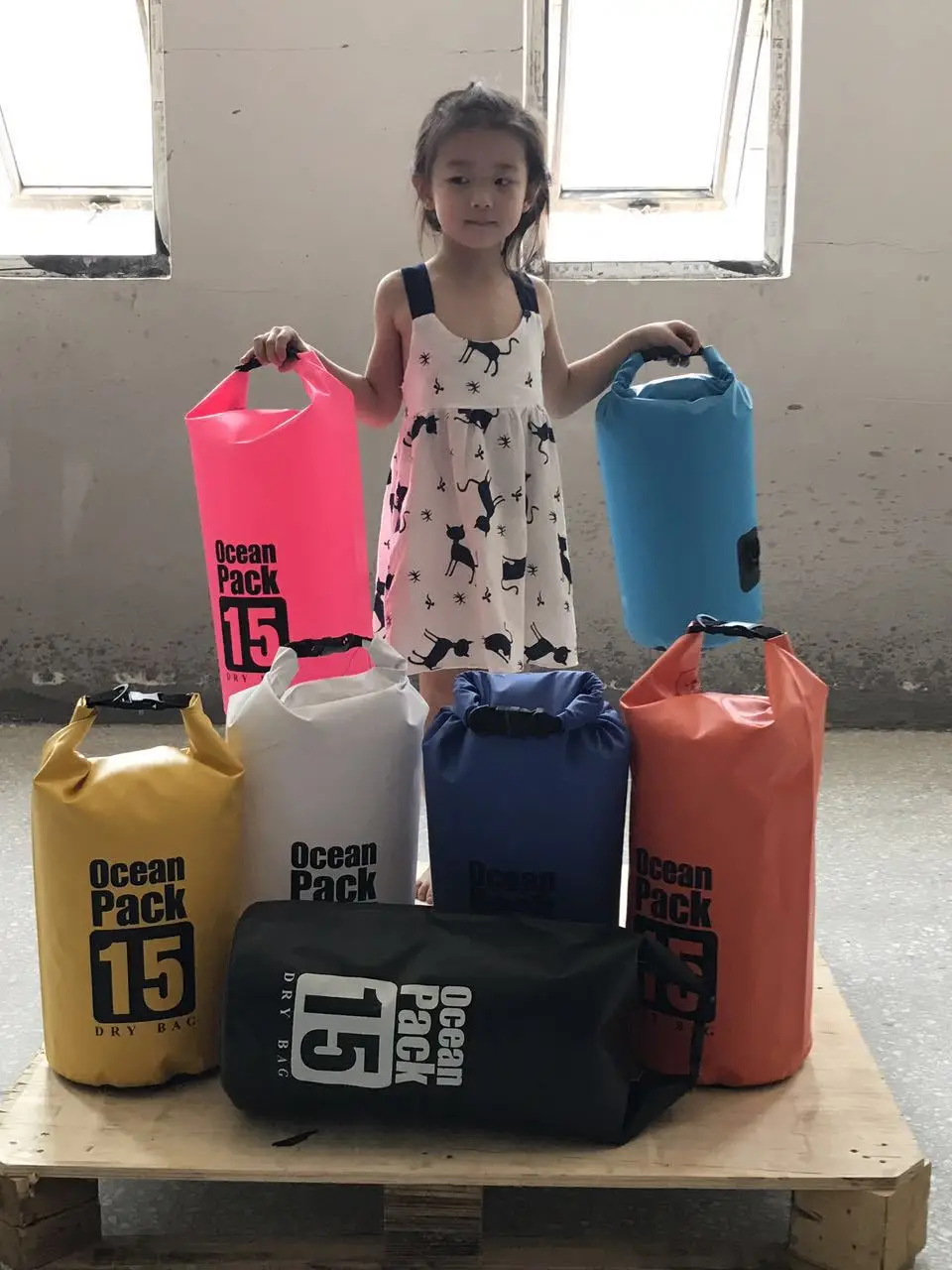 

Water-proof Bucket Bag Can Be Printed Logo Water-proof Bucket Shoulder PVC Coated Mesh Fabric Bucket Bag