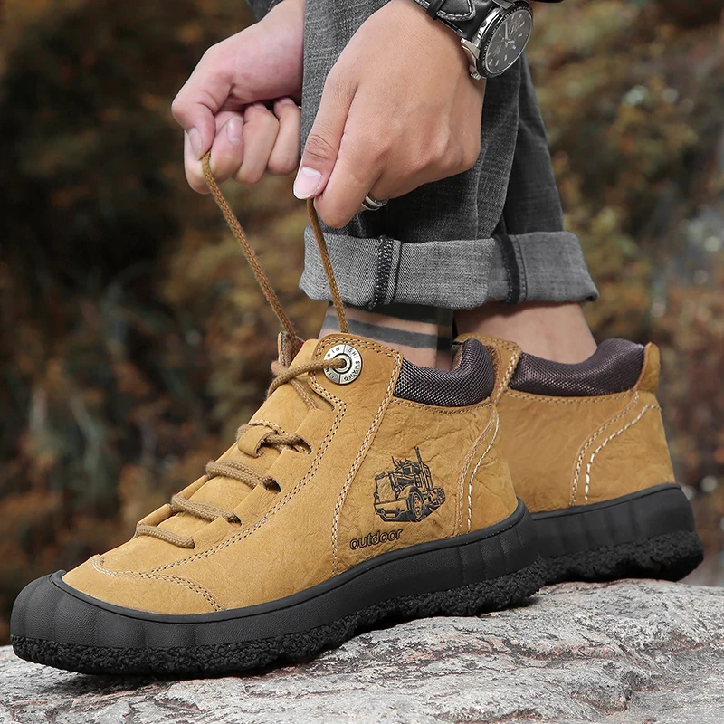 

Autumn and winter new first layer cowhide men's outdoor leisure high to help cotton shoes leather wear-resistant non-slip hiking