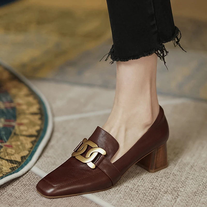 Zapatos tacón medio gruesos para mujer, mocasines Retro con decoración de Metal y punta de cuero informales, sin cordones - AliExpress