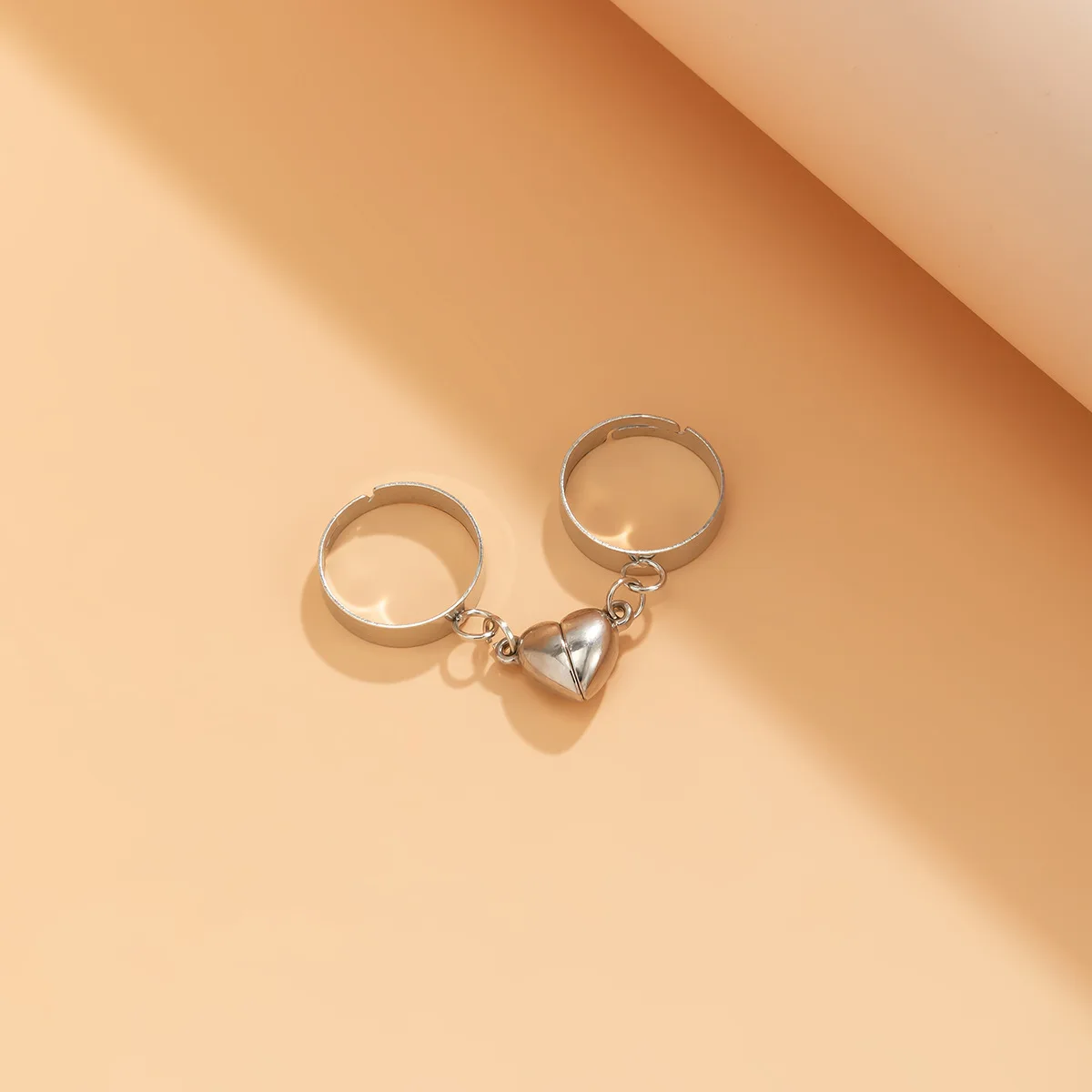 2Pcs Heart Magnet Couple Rings Punk Cuban Chain Charm Paired Rings For Lp Lovers Friend Adjustable Jewelry Party Gift Trend New