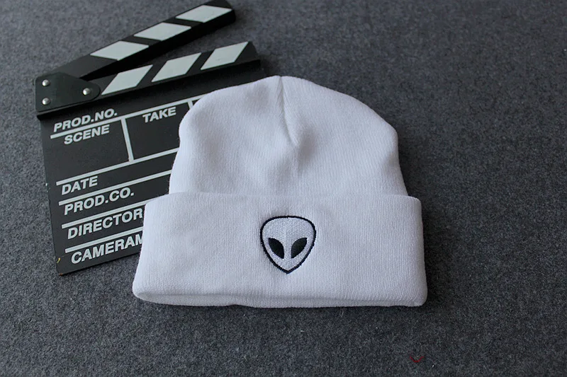 Новые Вязаные шапочки с вышивкой Инопланетянина на осень и зиму - Цвет: Белый