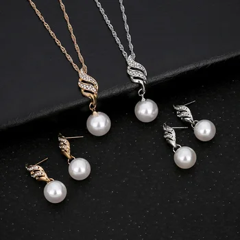 

Bride Wedding Dress Ornament Europe And America Fashion Simple Pearl Diamond Set ma hua lian Earrings Necklace Jewelry Set