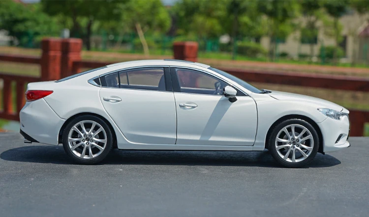 1:18 MAZDA ATENZA литая под давлением Модель автомобиля игрушки Металлическая Модель автомобиля оригинальная коробка