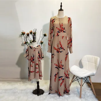 

Family Look Flower Mother Daughter Long Dresses Muslim Mommy and Me Matching Clothes Full Sleeve Mom Mum & Baby Dress Outfits