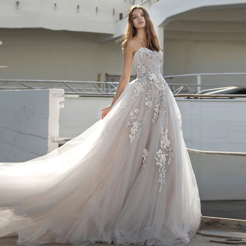 

Eightree Wedding Dress 2019 Strapless Appliques A-Line Backless Princess Wedding Gowns Tulle Boho Bride Dress vestido de novia