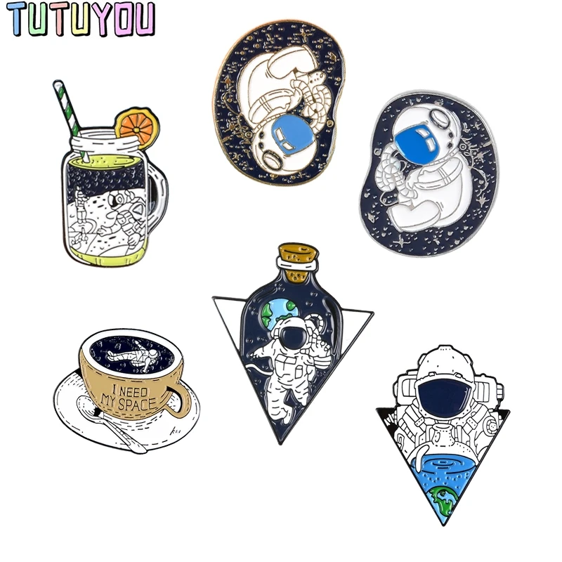 

PC1792 Space Series Astronaut Cool Jewelry Enamel Pins And Brooches Cartoon Creative Metal Denim Hat Badge For Friends Kids 1pcs