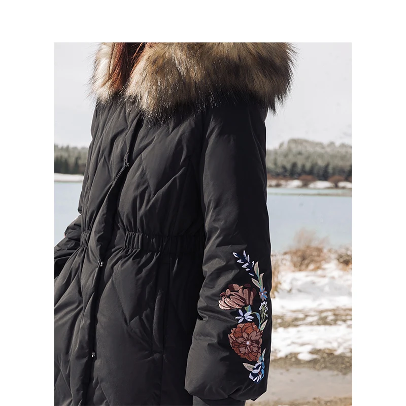 INMAN зимнее Новое поступление модное длинное женское пуховое пальто с капюшоном и эластичной резинкой на талии с вышивкой