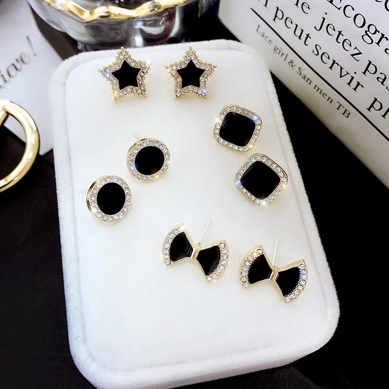 

2020 Creative inlaid rhinestone Women's Earrings Metal Female temperament Korean wild Stud earrings new trendy fashion jewelry