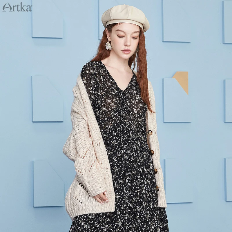 ARTKA 2020 Autumn New Women Knitwear Elegant V