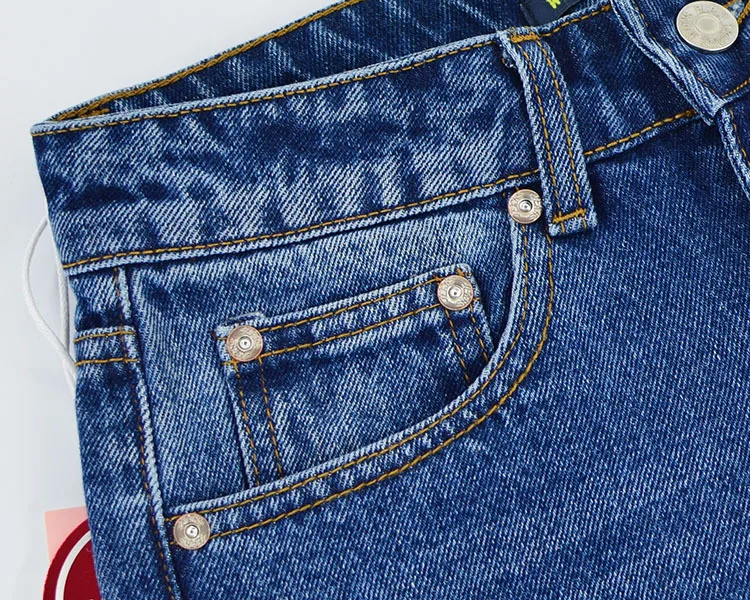 QMGOOD/осенние модные джинсы в европейском и американском стиле для мам джинсы с высокой талией потертые синие женские повседневные Прямые