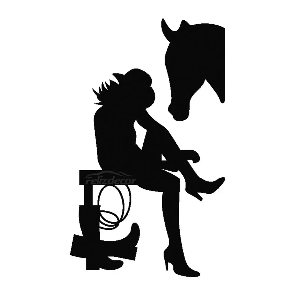 Длинноволосая девушка сидящая на скамейке и надевающая сапоги лошадь