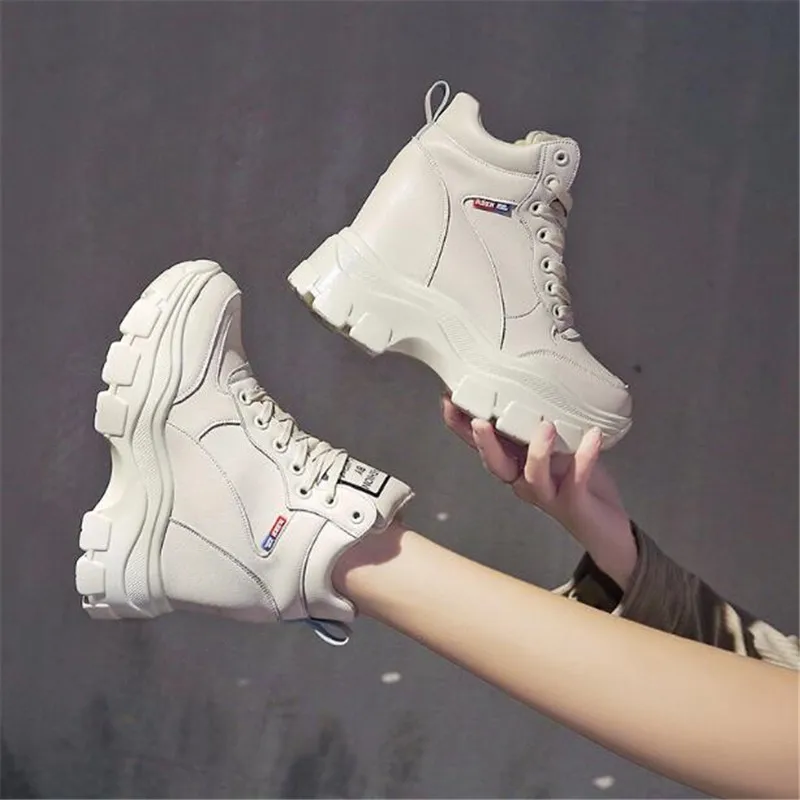 beige Зимние кроссовки на платформе; коллекция года; кожаная повседневная обувь на меху; обувь на скрытом массивном каблуке, визуально увеличивающая рост; сезон осень; женская теплая обувь на меху на высоком каблуке 10 см - Цвет: beige
