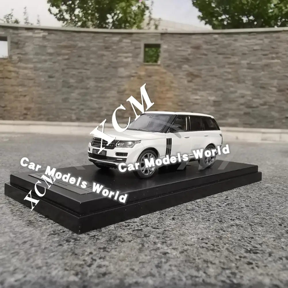 Литая под давлением модель автомобиля для ЖК моделей 1: 64 (белый) + маленький