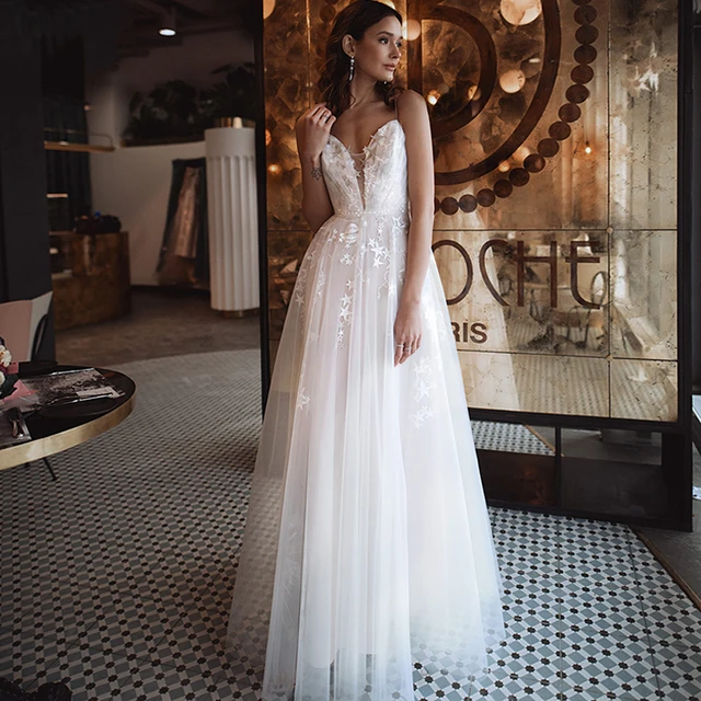 $ Eightree Beach Wedding Dresses Spaghetti Straps V Neck Lace Appliques Bride Dress Backless Side Slit Bride Gown Vestido de noiva