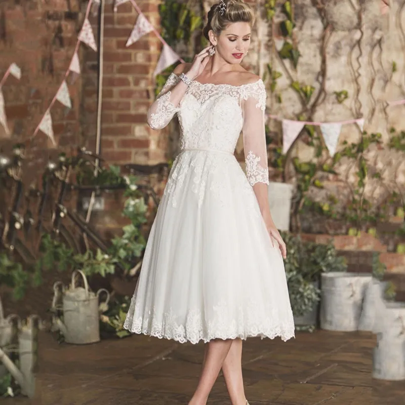 

Женское Короткое платье без рукавов, с кружевной аппликацией и открытой спиной