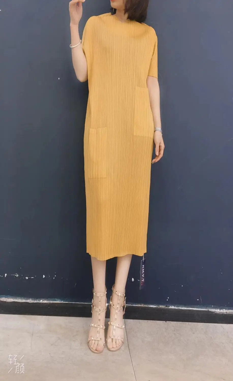 Цвет: желтый Горячая модное Miyake складное однотонное платье с коротким рукавом v-образным вырезом и карманами прямое платье - Цвет: Цвет: желтый