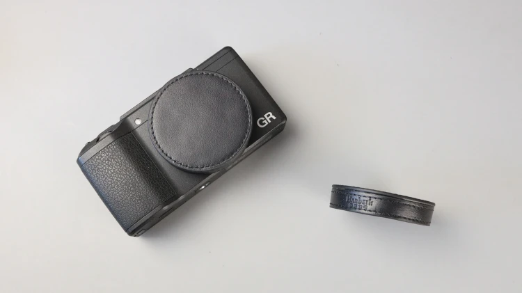 

Black Leather Front Lens Cap/Cover Scratch Protection Perfect fit for RICOH GR/GR3 /GRIII Sony RX100 III IV V M3 M4 M5 RX100M6