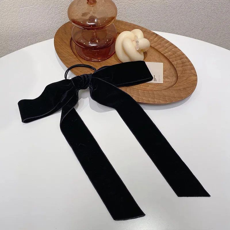 Рисунок 4 - Женская бархатная резинка для волос с бантом