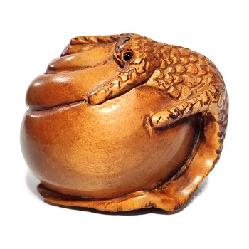 

Y6762 - 1.8" Good Quality Hand carved Boxwood Netsuke - Snail