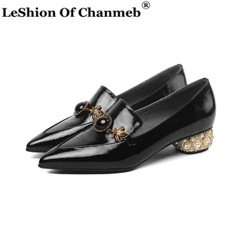 

Chic Gloss Cow Leather Pumps for Women Gold Metal Chain Bee Shoes Crystal Pearls Heels Woman Ladies Party Bride Shoes Size 33-42