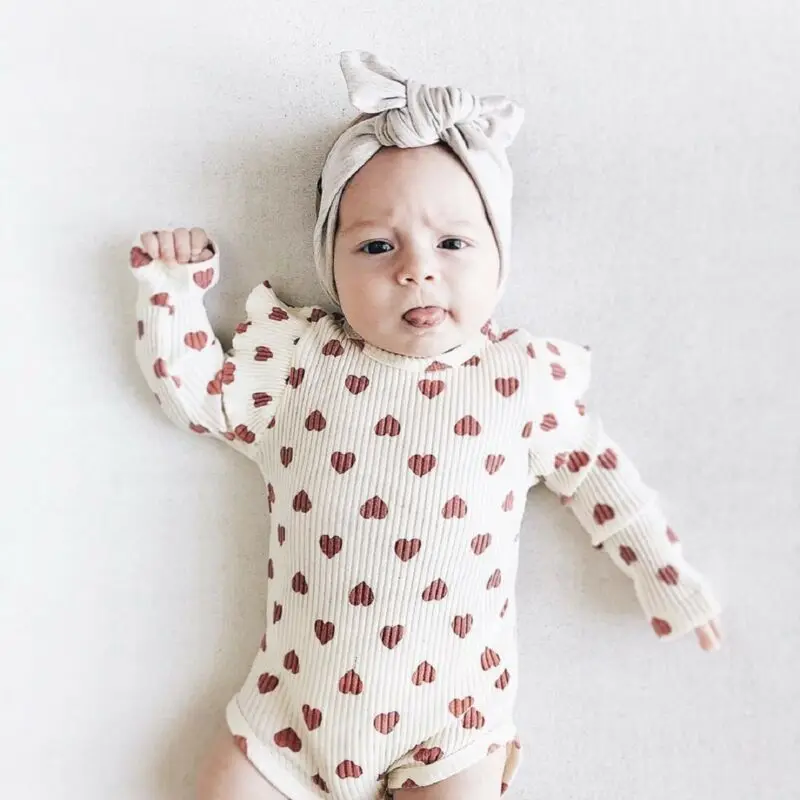 Очаровательная хлопковая одежда для новорожденных девочек комбинезон с длинными рукавами и рюшами и принтом в виде сердца осенний наряд