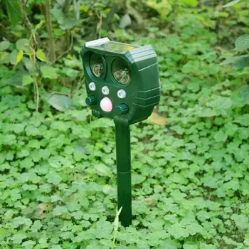 

Solar Ultrasonic Light Snake Pest Repeller Animal Mouse Bird Repellent for Farm In The Fan-Shaped Area 110 Degrees Ahead